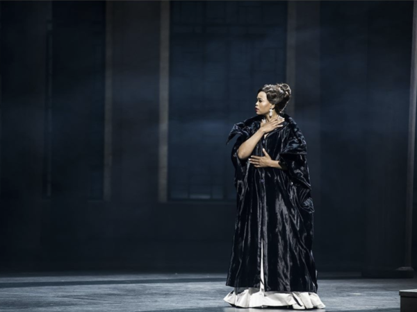 Manon by Jules Massenet (19/20) © Julien Benhamou /OnP