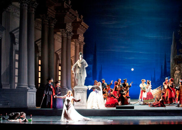 The Tales of Hoffmann by Offenbach © Julien Benhamou / OnP