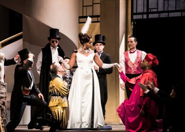 Manon by Massenet © Julien-Benhamou / OnP