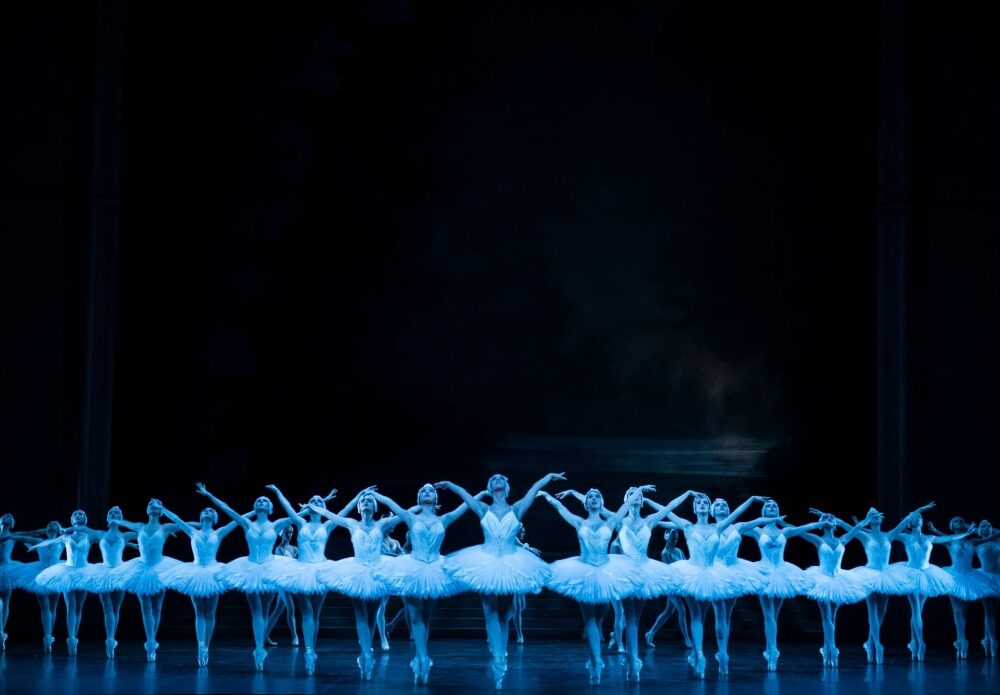 Swan Lake, by Nureyev
© Julien Benhamou/OnP