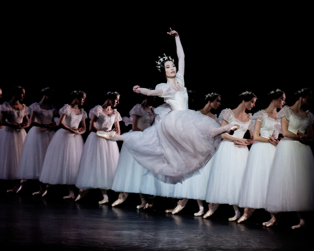 Les Étoiles, les Premiers Danseurs et le Corps de Ballet de l?Opéra




Giselle
Ballet en deux actes (1841)
Livret : Théophile Gautier , Jules-Henri Vernoy de Saint-Georges, 
Chorégraphie : Jean Coralli, Jules Perrot
Adaptation : Patrice Bart ,  Eugène Polyakov
Décors , Costumes : Alexandre Benois, 
Musique : Adolphe Adam







22/06/2022 - Opéra national de Paris Palais Garnier - Paris







06/07/2022 - Opéra national de Paris  - Paris