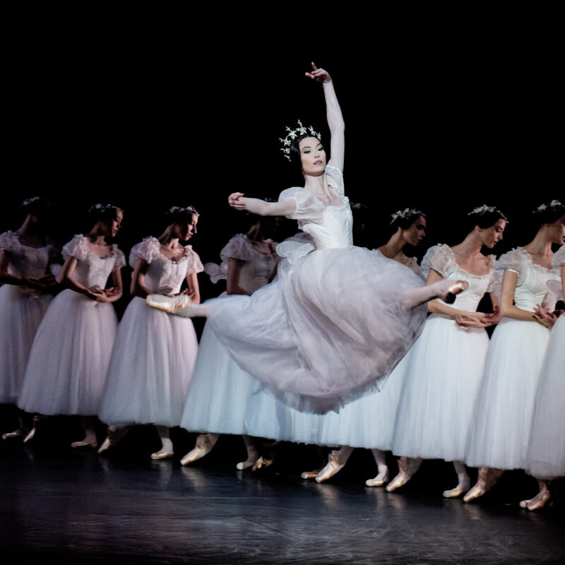 Les Étoiles, les Premiers Danseurs et le Corps de Ballet de l?Opéra




Giselle
Ballet en deux actes (1841)
Livret : Théophile Gautier , Jules-Henri Vernoy de Saint-Georges, 
Chorégraphie : Jean Coralli, Jules Perrot
Adaptation : Patrice Bart ,  Eugène Polyakov
Décors , Costumes : Alexandre Benois, 
Musique : Adolphe Adam







22/06/2022 - Opéra national de Paris Palais Garnier - Paris







06/07/2022 - Opéra national de Paris  - Paris