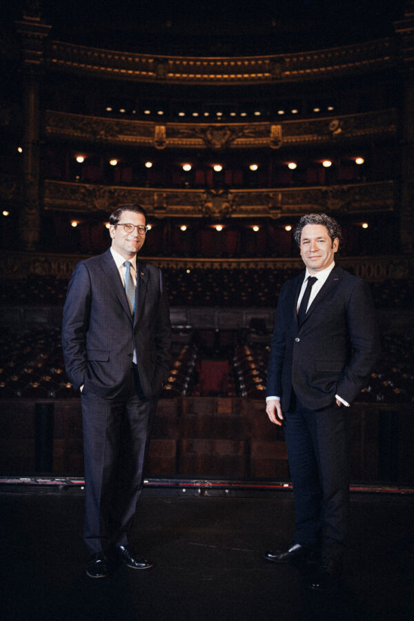 Opéra Garnier, Paris, le 15 avril 2021.
Le directeur de l'Opéra de Paris, Alexander Neef, et le nouveau directeur musical, Gustavo Dudamel